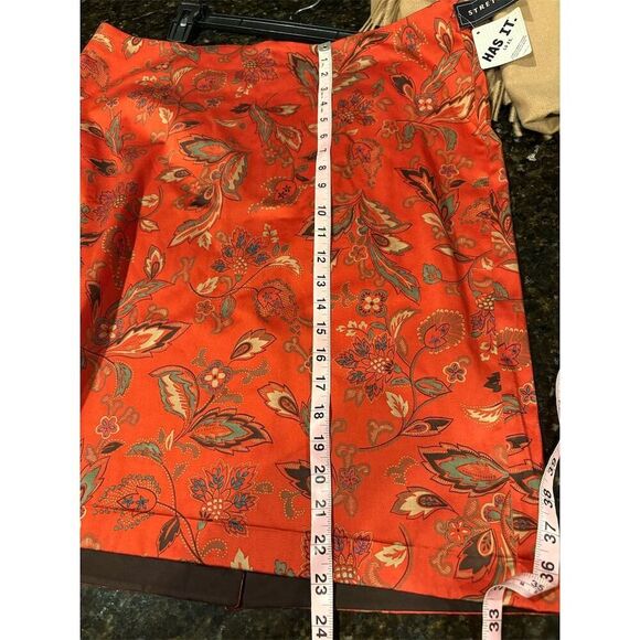 Jones New York Women's Floral A-Line Knee Length Skirt Red Size 14 - Picture 11 of 12